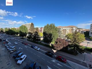 Pis a Avenida Avenida Reyes Católicos