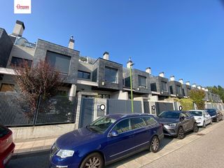 Reihenhaus  Calle calle portomarín. Exclusivo adosado seminuevo en burgos  zona universidad