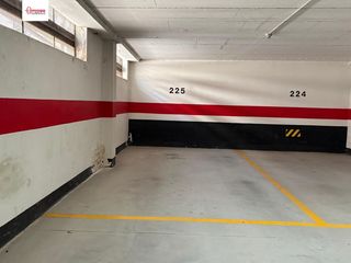 Autoparkplatz  Calle de caleruega. Plaza de garaje en venta en zona cellophane