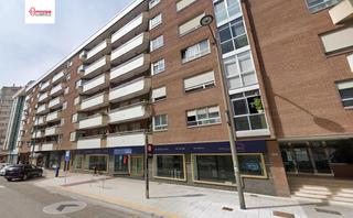 Appartamento  Avenida de la paz. En burgos. avda. paz. se vende piso de cuatro dormitorios, dos b