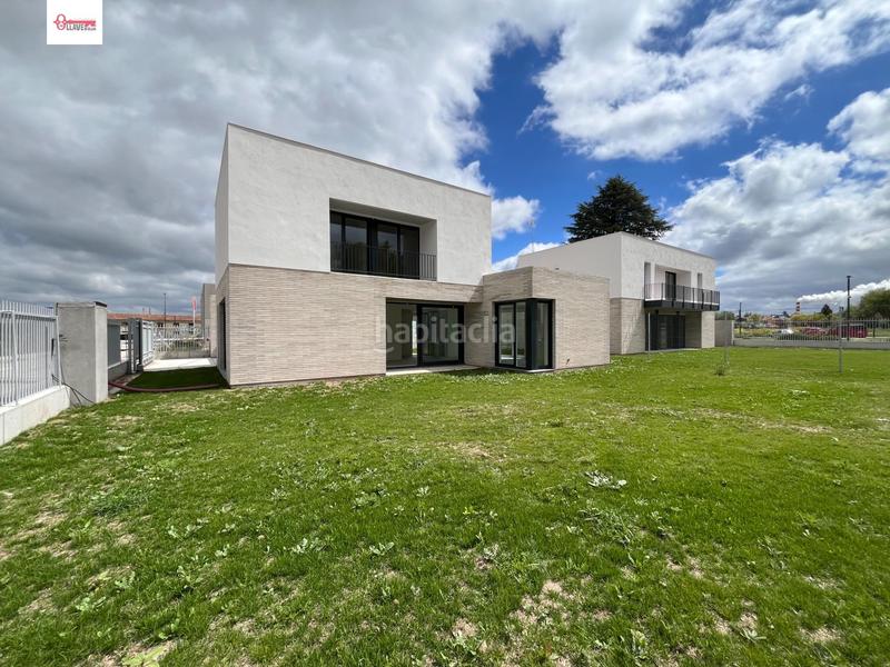 Foto 589e8eb9-b710-4eb5-b340-54d0ea03aade. Xalet amb calefacció aparcament a Villafría - La Ventilla - Castañares Burgos