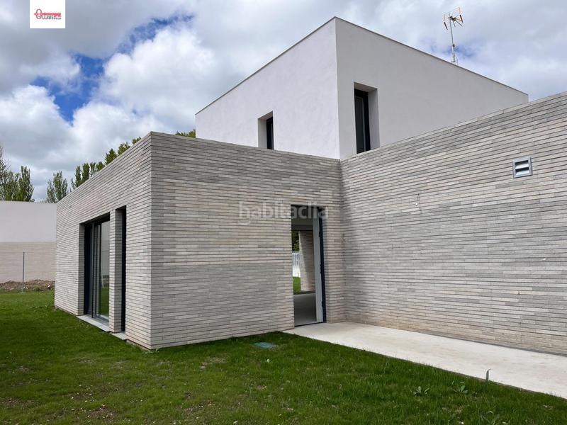 Foto a60aef0d-439d-46c3-b701-73b86807d429. Xalet amb calefacció aparcament a Villafría - La Ventilla - Castañares Burgos