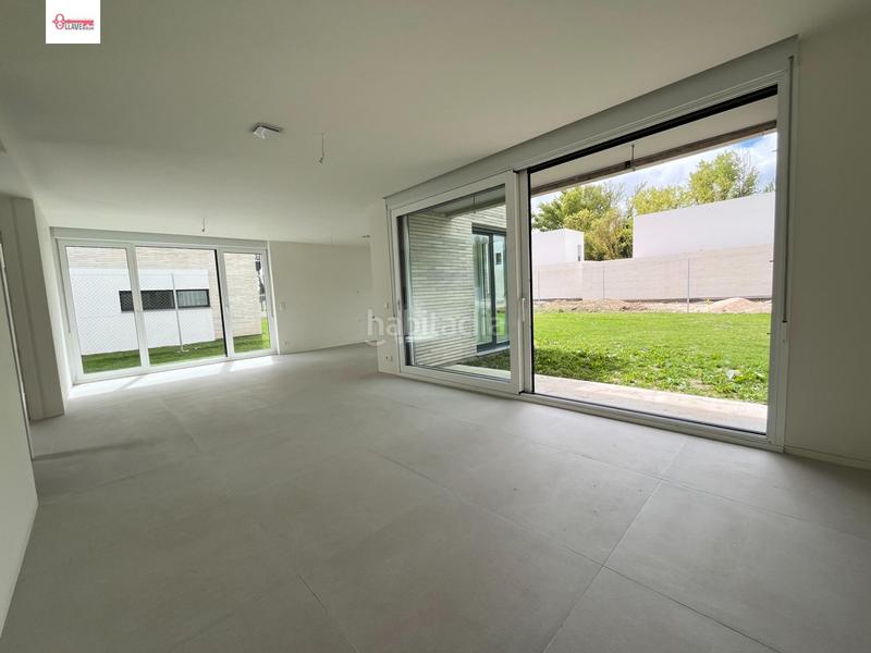 Foto b6e3ecd2-cbe4-4b33-a006-656b052d7f2e. Xalet amb calefacció aparcament a Villafría - La Ventilla - Castañares Burgos