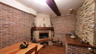 Casa adossada  Avenida palencia. Chalet en dueñas, en perfecto estado, cuenta con patio, terraza,
