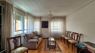Appartement  Calle velázquez. Amplia vivienda en el centro de palencia con garaje y dos traste