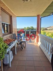 House in Lantarón. Casa en venta en lantaron  puentelarra, 4 dormitorios.