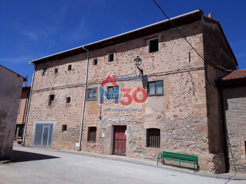 Foto cc7a1448-ba76-44c1-bbbb-4ee148a4ea83. Casa amb aparcament a Merindad de Río Ubierna