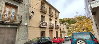 Masia  Bisbe garcia anton. Gran casa de tres plantas en relleu.