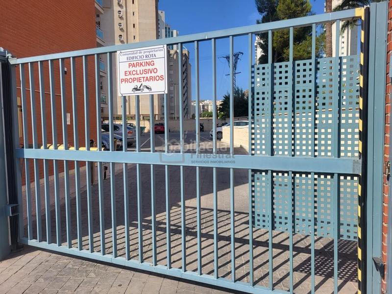 Foto 917a9b13-e5d0-4b13-8adf-fe637904ddae. Aparcament cotxe a cala Finestrat Finestrat