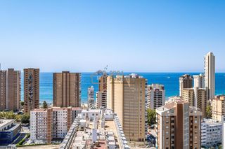 Estudi  Avenida juan fuster zaragoza. Estudio con vistas al mar en benidorm levante