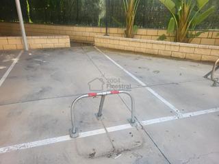 Aparcament cotxe  Relleu. Parking en la cala de finestrat