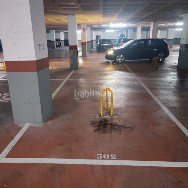 Foto e0e347ad-9644-41b8-bb3e-a804dc9d9717. Autoparkplatz in Mirador de la Cala-Benimar Vila Joiosa (la)