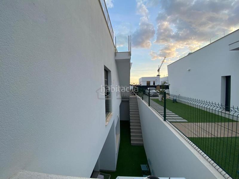 Foto 358f8ef2-91b0-4eea-b5e1-f71a20c89e94. Casa con piscina in balcón de Finestrat-terra marina Finestrat