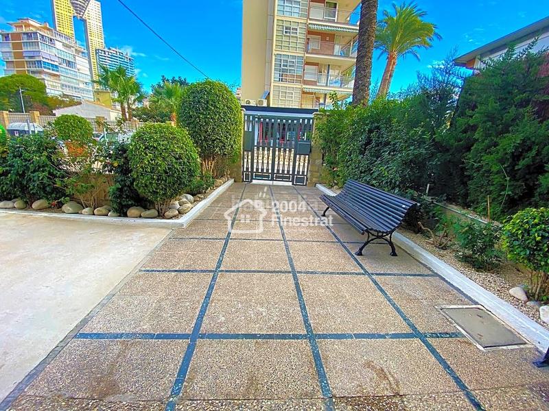 Foto 22330a57-8280-4812-bb64-a6bcf39f9d80. Alquiler apartamento primera linea en la playa de poniente en Benidorm