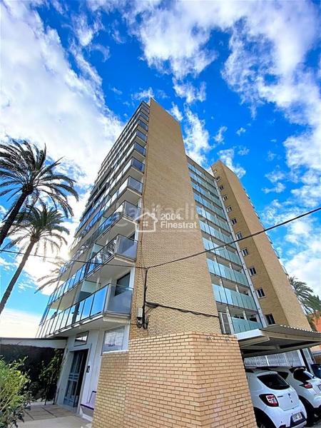 Foto 8d0ea70d-33dd-4b14-b5bd-f9b5cf7023b7. Alquiler apartamento primera linea en la playa de poniente en Benidorm