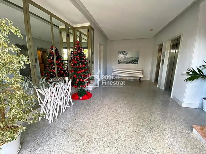 Foto adff31aa-4d6b-4e60-ad0e-be75f25cf7ca. Alquiler apartamento primera linea en la playa de poniente en Benidorm