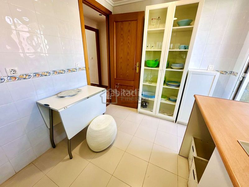 Foto a255d56e-8435-4319-a5cc-2091b99fd1a5. Pis amb aparcament piscina a Colonia Madrid Benidorm