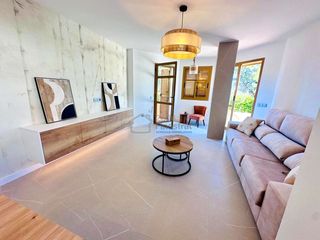 Rent Ground floor  Calle berna. Amplio apartamento con terraza, piscina y garaje