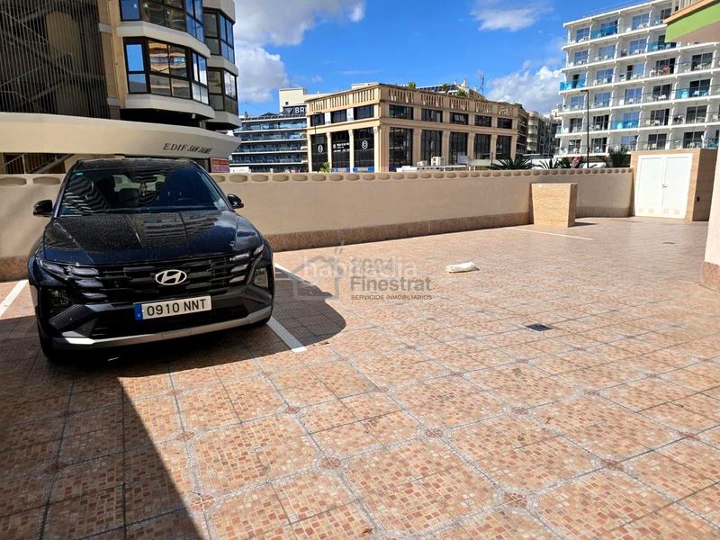 Foto 0fdaad6e-961c-4fc5-bdc7-1c486234d632. Piso  de 3 habitaciones con vistas al mar, terrazas y parking comunitario en Benidorm