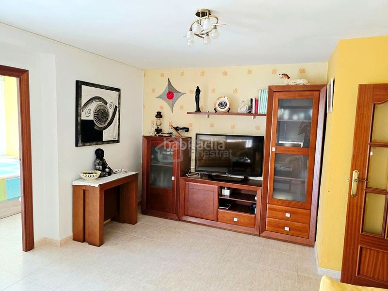 Foto 1caed384-77bf-4987-9251-abb79732a8ae. Piso  de 3 habitaciones con vistas al mar, terrazas y parking comunitario en Benidorm