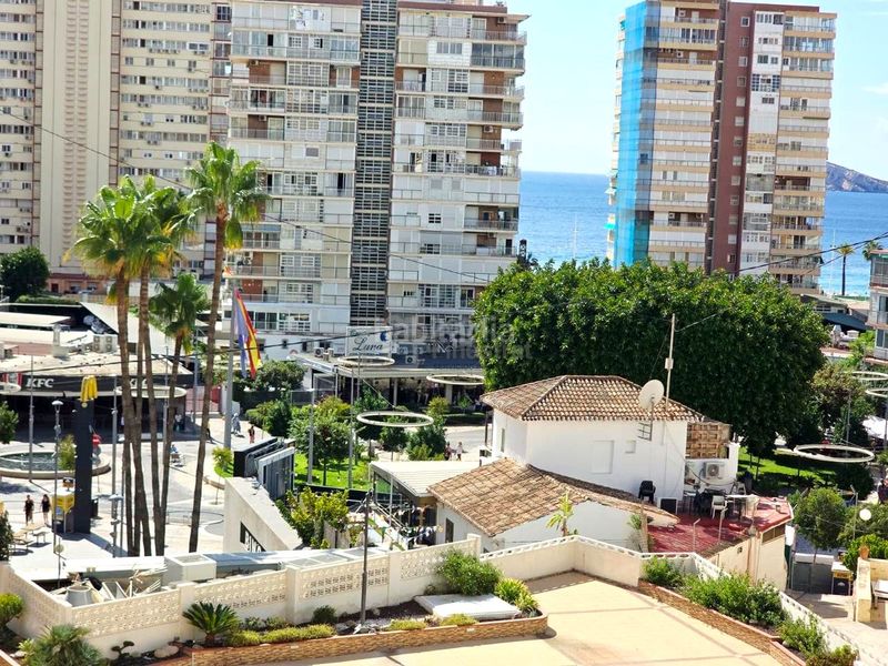 Foto 2e2ba880-d7db-45fa-87a9-6eb154123ed0. Piso  de 3 habitaciones con vistas al mar, terrazas y parking comunitario en Benidorm