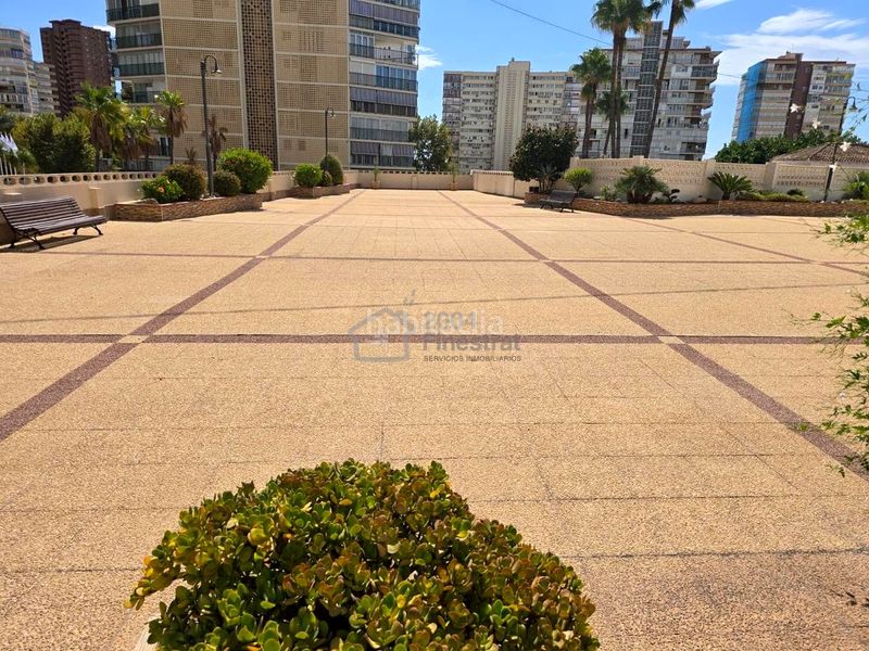Foto 454731ad-deeb-4148-b3d3-55df1fdb44a2. Piso  de 3 habitaciones con vistas al mar, terrazas y parking comunitario en Benidorm