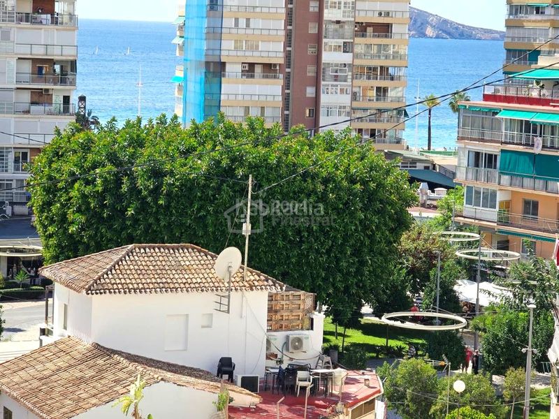 Foto 5ad93e78-3993-46ca-815c-9675e7320b22. Piso  de 3 habitaciones con vistas al mar, terrazas y parking comunitario en Benidorm