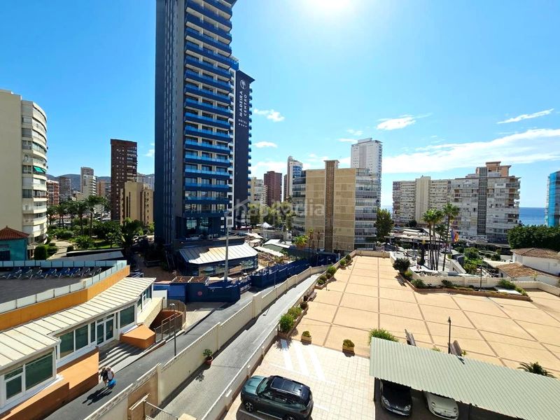 Foto 6e6e72f8-e263-44cd-a2d9-fdbd0662b31a. Piso  de 3 habitaciones con vistas al mar, terrazas y parking comunitario en Benidorm