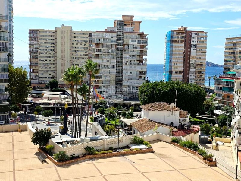 Foto 9ac8d8b1-e6e1-4670-9bce-b634ff4d857a. Piso  de 3 habitaciones con vistas al mar, terrazas y parking comunitario en Benidorm
