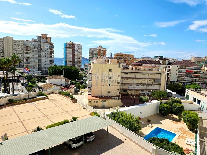 Foto a7dc0619-9eea-4221-9b8b-1d3cabd39ac9. Piso  de 3 habitaciones con vistas al mar, terrazas y parking comunitario en Benidorm