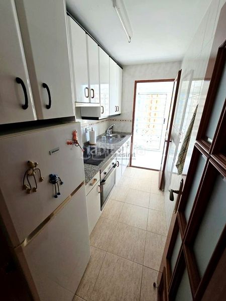 Foto aae0c074-27ce-4204-a7f5-299a5cda1482. Piso  de 3 habitaciones con vistas al mar, terrazas y parking comunitario en Benidorm