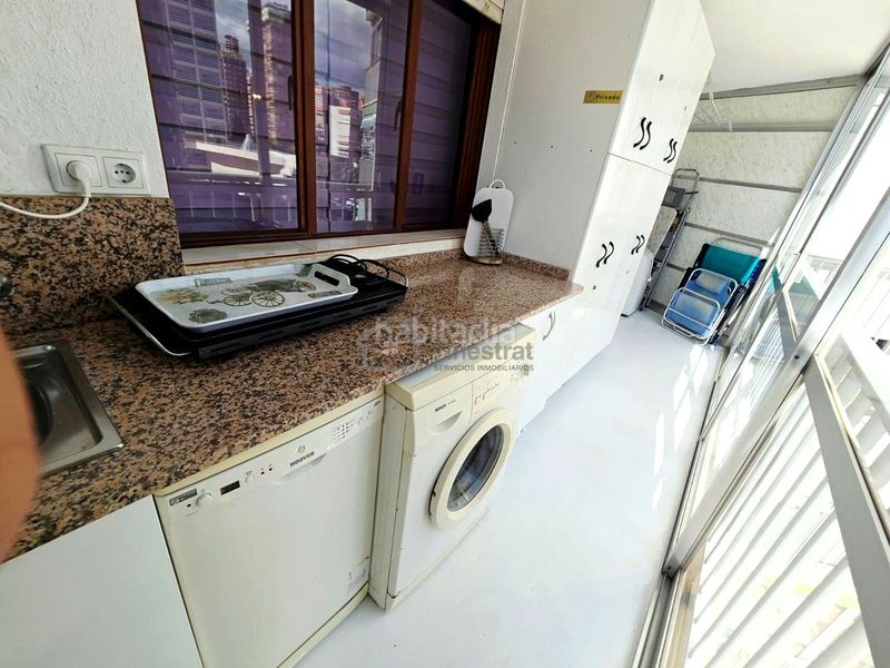 Foto c1ac08a2-e95e-4f50-b5c3-01cdc5677fbf. Piso  de 3 habitaciones con vistas al mar, terrazas y parking comunitario en Benidorm