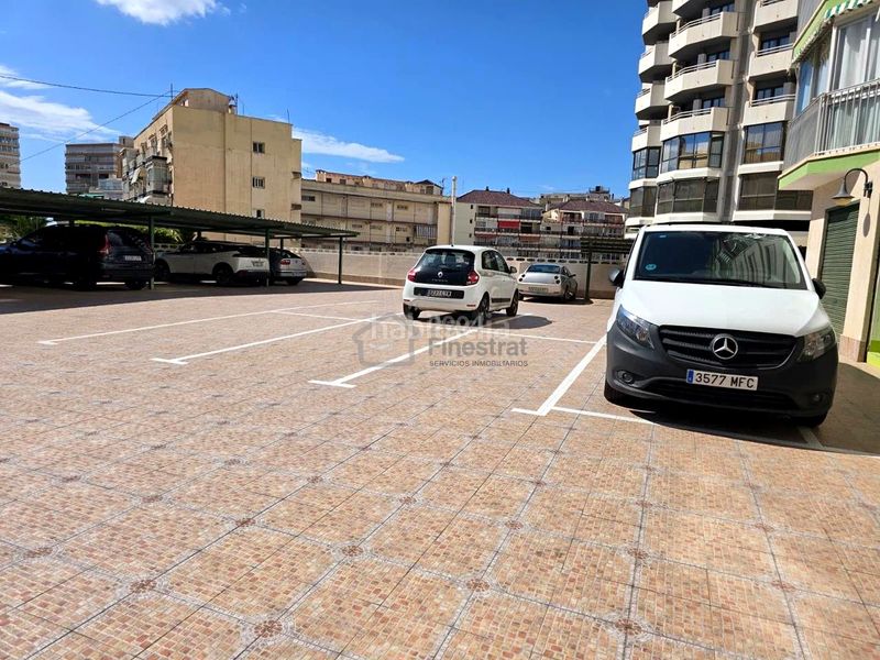 Foto d4b042c6-1b4f-47a7-b114-e2459b0ca41c. Piso  de 3 habitaciones con vistas al mar, terrazas y parking comunitario en Benidorm