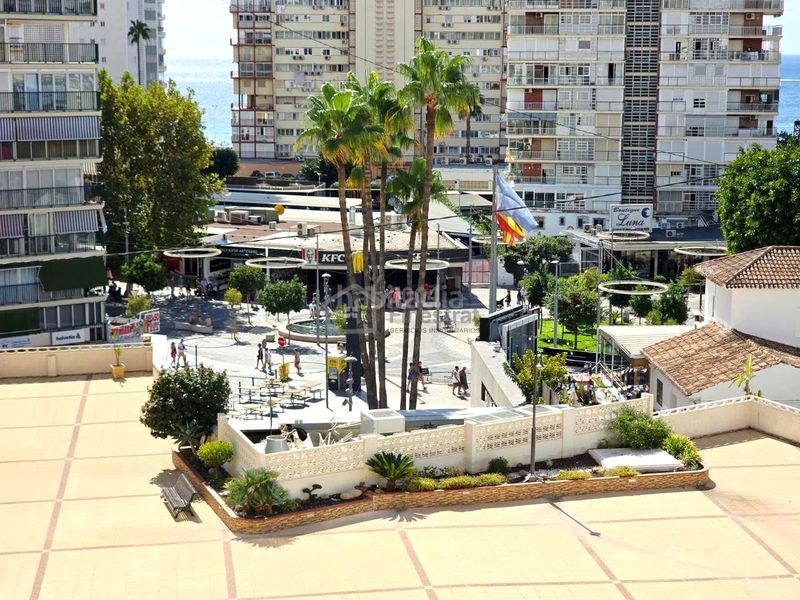 Foto f1f4fb70-77b3-4483-80cf-a7a5c73f1ae7. Piso  de 3 habitaciones con vistas al mar, terrazas y parking comunitario en Benidorm