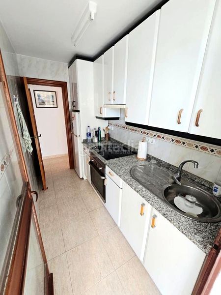 Foto f49194db-6b28-4fe6-8b4e-270066d10c6e. Piso  de 3 habitaciones con vistas al mar, terrazas y parking comunitario en Benidorm