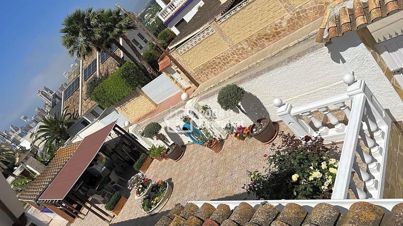 Foto f5321b40-2e01-4497-bf4a-3773f4340b94. Casa a Sierra Helada Benidorm