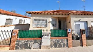 Xalet  Calle rocinante. Chalet pareado con parcela de 375 m² en villamiel de toledo