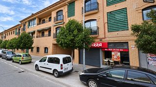 Appartamento in Calle real 58. Piso reformado con terraza, piscina, garaje y trastero en calle