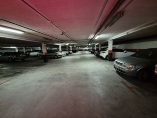 Lloguer Aparcament cotxe a Avenida de navarra 7. Alquiler amplia plaza de garaje
