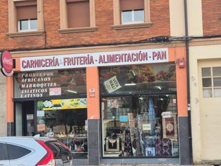 Traspàs Local Comercial a Avenida de don marcelo celayeta 66. Se traspasa carniceria y bazar en la rochapea