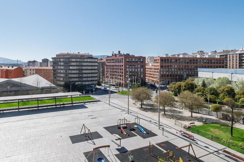 Foto 9dbeeae3-cc77-46c6-b849-80fc8c7e7594. Piso  de tres dormitorios en plaza felisa munárriz en Pamplona / Iruña