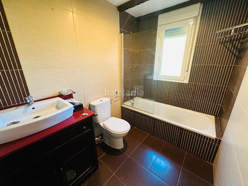 Foto 146490f8-6a73-4a91-95ab-8b8f5d1dde74. Chalet en calle río miño 81 en Aldeamayor de San Martín
