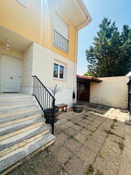 Foto 0e03edf5-fbff-4166-b55b-ec2deadc6175. Chalet con riscaldamento parcheggio in Fuensaldaña