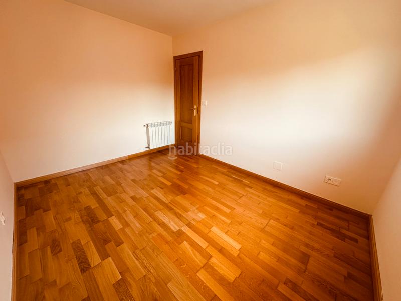 Foto b50844fb-8e3b-4b9e-bc4a-20a5e9dc1e0d. Chalet con riscaldamento parcheggio in Fuensaldaña