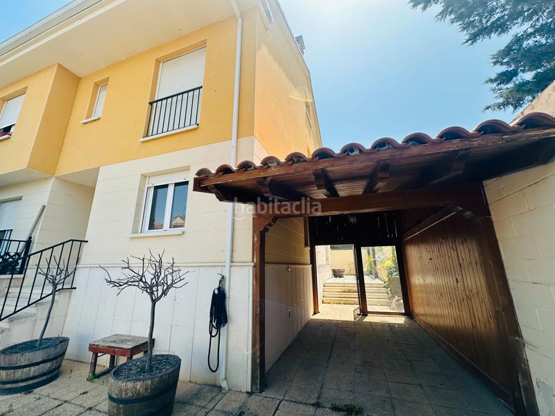 Foto b5889818-82ee-47f4-bff5-fc17ff80399b. Chalet con riscaldamento parcheggio in Fuensaldaña