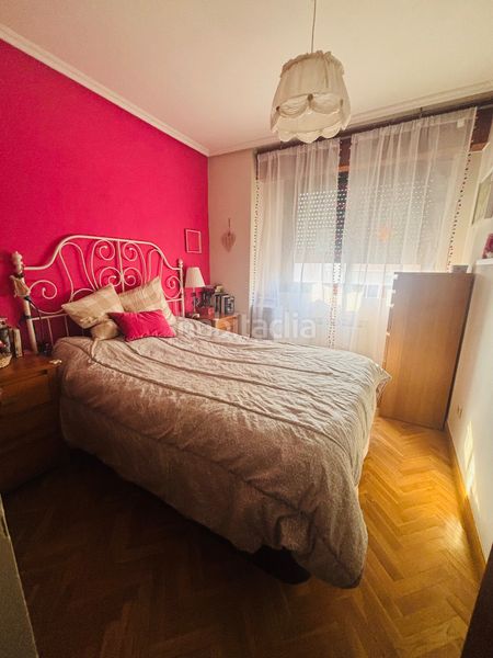 Foto 0fbb3130-0805-430b-a943-74461a2ecd5d. Pis amb calefacció aparcament piscina a Parquesol Valladolid