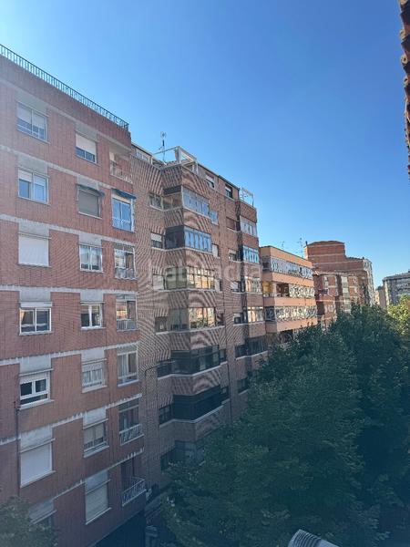 Foto d2369453-2f9a-4425-94a6-4256295d5ab1. Àtic a calle huelgas 17 a Vadillos Valladolid