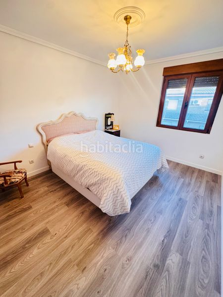 Foto 8f26700a-c80b-45c9-8115-5d75447642d0. Casa adossada amb xemeneia calefacció aparcament a Laguna de Duero