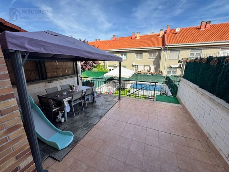 Foto 4282c84c-470f-4be9-afd5-7d16bff08808. Casa adossada amb calefacció aparcament piscina a Cistérniga