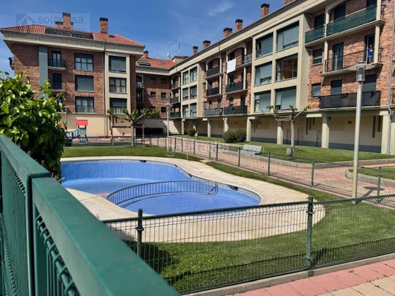 Foto b1bf9de0-db2d-4bd7-9e3b-5fdd0be67280. Casa adossada amb calefacció aparcament piscina a Cistérniga